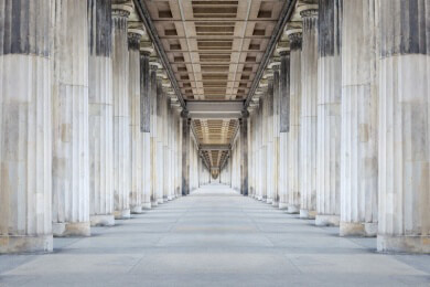 Die historische Architektur lässt sich einteilen in den romantischen, den strengen und den Späthistorismus