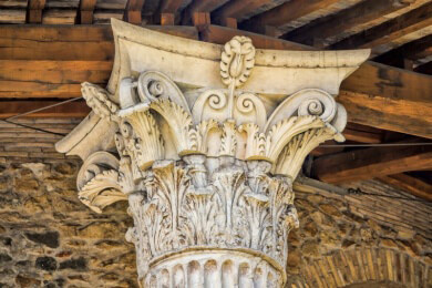 Mit dem Jugendstil wollte man einen modernen, gegenwärtigen Stil finden; zu den bekannten Bauwerken zählt der Hochzeitsturm in Darmstadt sowie der Sprudelhof in Bad Nauheim