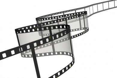 Beim Abenteuerfilm stehen die Entwicklungen der Geschichte im Vordergrund; im Kriminalfilm wird eine kriminelle Handlung aufgeklärt