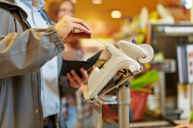 Das Bezahlen mit EC-Karte im Bereich des Electronic Cash (ec-Cash) zählt zu den beliebtesten Zahlmethoden überhaupt