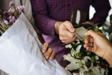 Bargeldlose Offline-Zahlung dank elektronischer Geldbörse - kleinere Geldbeträge können mittels Chipkarte und meist ohen PIN bequem bezahlt werden