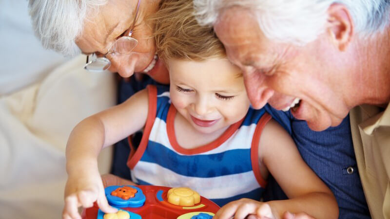 Vor- und Nachteile einer großelterlichen Kindererziehung - Der Erziehungsstil von Oma und Opa kann