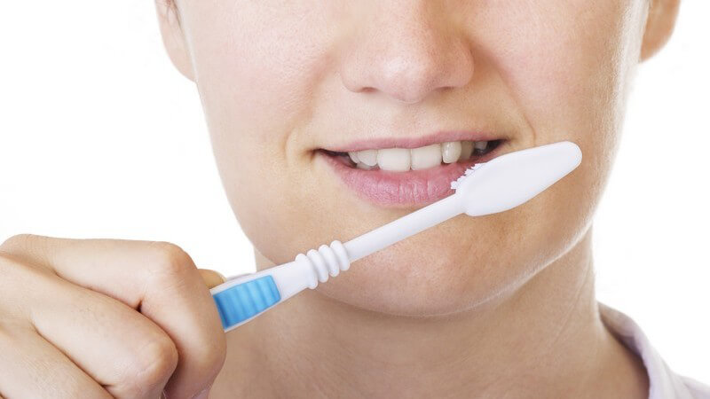 Wir räumen auf mit den gängigen Mythen über das Zähneputzen und die Zahnhygiene
