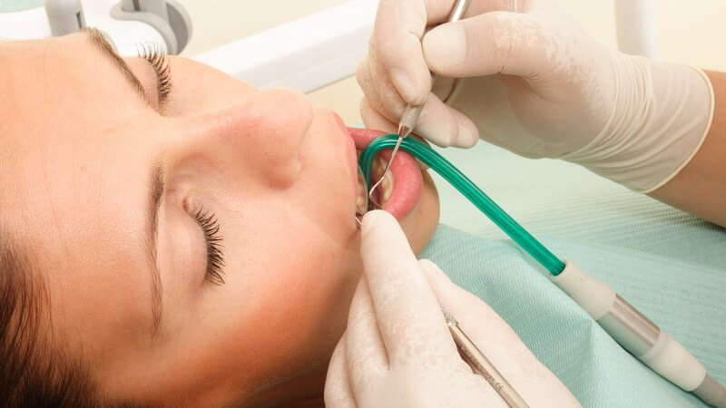 Der Zahntourismus boomt, doch wann ist eine Zahnarztbehandlung im Ausland wirklich sinnvoll?