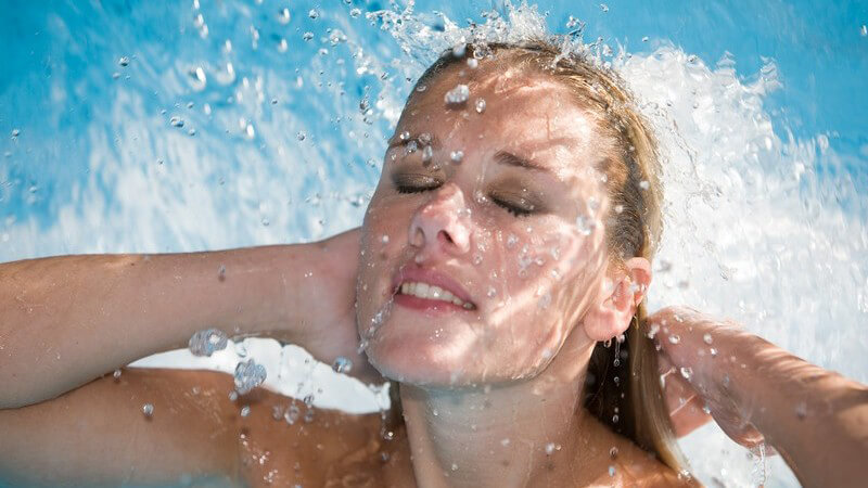 Wir erklären, wie oft das Haar gewaschen werden sollte und was man beim Haarewaschen beachten sollte