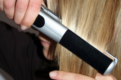 Haarglätter mit Teflon- oder Keramikbeschichtung? Und für welche Haartypen Haarglätter geeignet sind