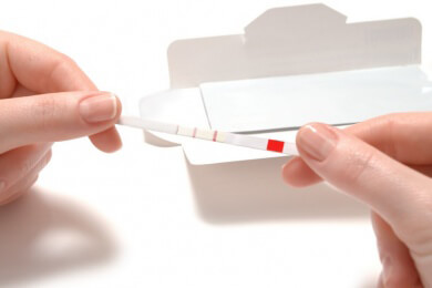 Anwendung und Ablauf des Schwangerschaftstests aus der Apotheke oder beim Arzt
