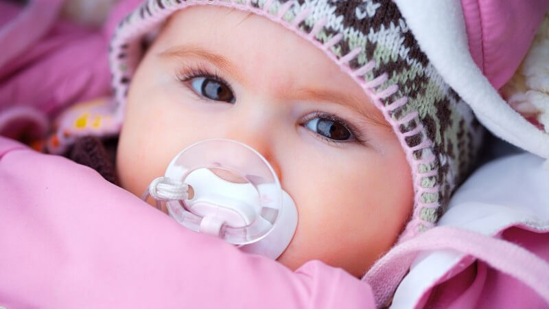 Es gibt Babykleider für kalte und warme Jahreszeiten; gerade Baumwolle eignet sich sehr gut - bei vielen Anlässen können Babykleider getragen werden