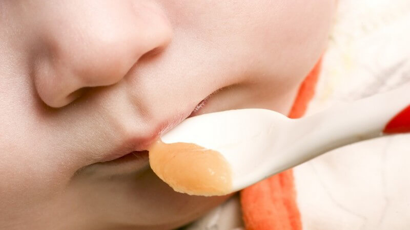Wir geben Informationen zur Ernährungsumstellung von der Muttermilch zur Säuglingsernährung sowie zum Baby-led Weaning