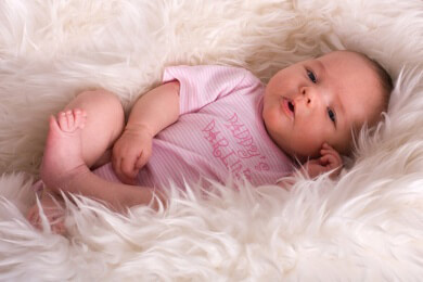 Babyschlafsack: Wann, wie und was drunter anziehen?