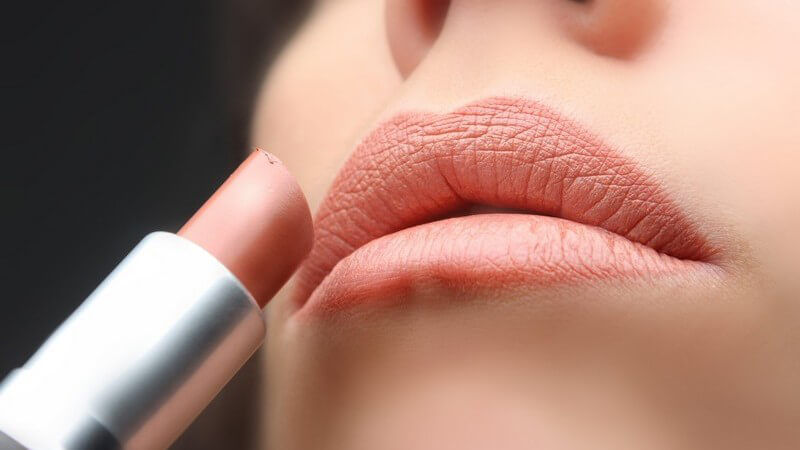 Welche Lippenstiftfarbe zu Ihnen passt und wie Sie gekonnt mit verschiedenen Farbtönen, Verläufen und Intensitäten spielen