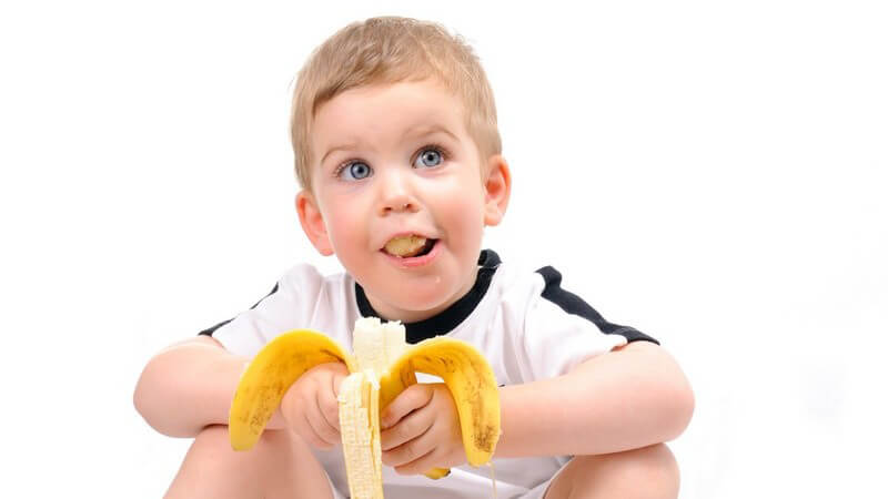 Wir geben Tipps, wie man Kinder an gesunde Ernährung heranführen kann - die Eltern spielen in ihrer Vorbildfunktion eine wichtige Rolle