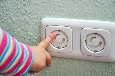Tipps für einen kindersicheren Haushalt - mögliche Gefahren und wie man diese beseitigt