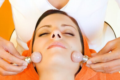 Edelsteinmassage: Anwendung, Wirkung und Ablauf