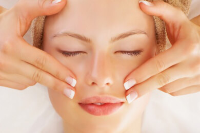 Gesichtsmassage: Anwendung, Wirkung und Ablauf