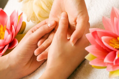 Handmassage: Wirkung, Anwendungsgebiete und Ablauf