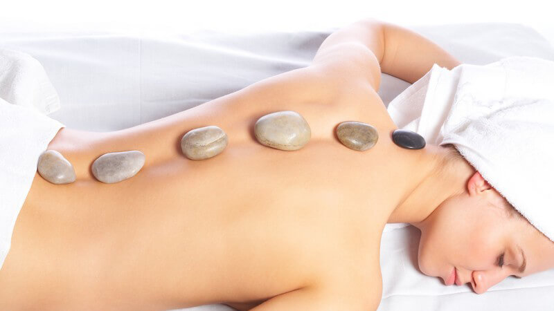 Die Hot Stone Massage zur Muskelentspannung