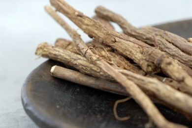 Süßholz in der Natur, Heilkunde und Küche wie Lakritz