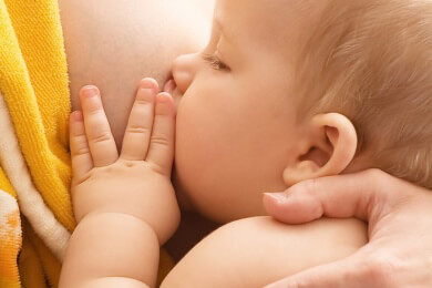 Muttermilch - Warum ist sie so gesund und wichtig für das Baby?