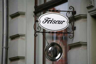 Verschiedene Arten, was beim Toupetkauf beachtet werden muss und wie man Toupets richtig befestigt