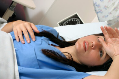 Hitzewallungen - Ursachen und Behandlung