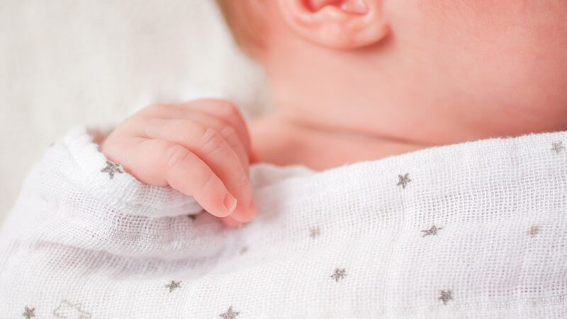 Tipps zum Kauf von Babybettwäsche - sie sollte in Sachen Material, Größe und weiteren Bereichen bestimmte Kriterien erfüllen