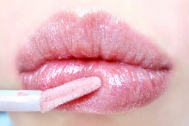 Lipgloss richtig auftragen - Merkmale, Arten und Hinweise