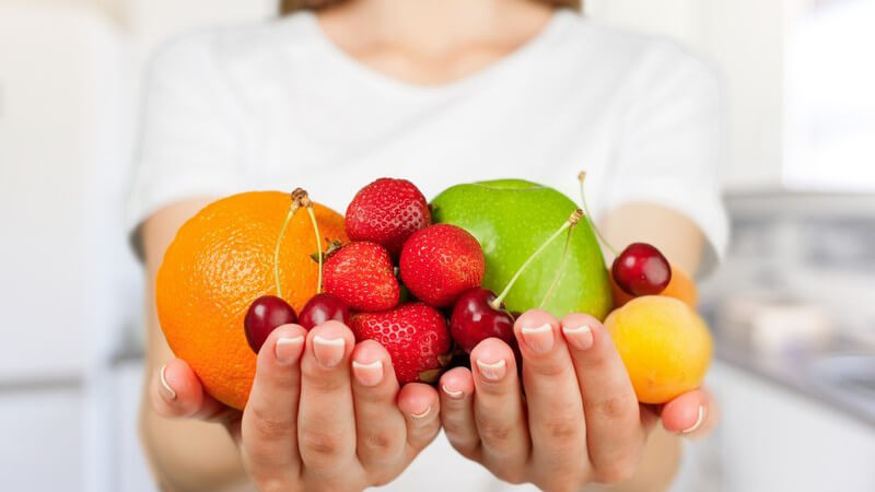 Wenn es wärmer wird, starten Fruchtfliegen ihren Angriff auf Obst und andere Nahrungsmittel