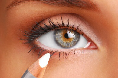 Lidstrich: Unterschied zwischen Eyeliner & Kajal - Merkmale und Anwendungsgebiete