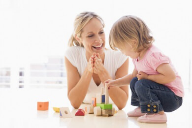Wie Spielzeug Kinder fördern kann - geeignetes Kinderspielzeug für jedes Alter