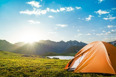 Camping - Merkmale, Möglichkeiten und Tipps für einen erholsamen Campingurlaub