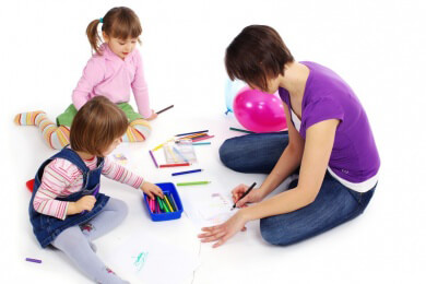 Wann ein Kind zu puzzlen anfangen kann und welche Schwierigkeitsgrade und Motive sich eignen