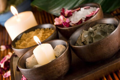 Mit der richtigen Atmosphäre und dem perfekten Zubehör zur entspannten Massage