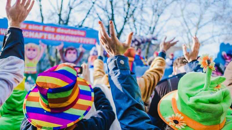 Was eine gute Büttenrede ausmacht und welche Aspekte enthalten sein sollten - Mit welchen Fähigkeiten sollten ein Büttenredner glänzen?