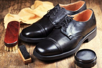 Verschiedene Arten und Formen der Schuhbürste