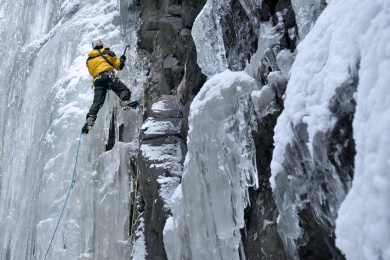 Eisklettern - Merkmale, Techniken und Ausrüstung