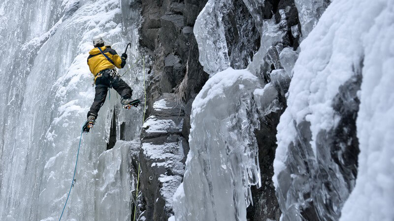 Körperliche Voraussetzungen fürs Eisklettern und mögliche Gefahren