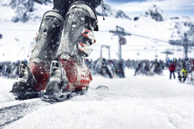 Skifahren: Merkmale, Techniken und Ausrüstung