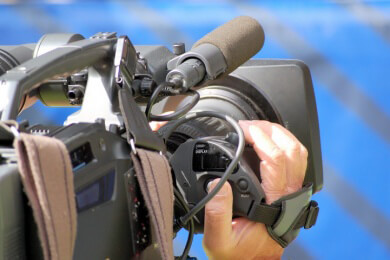 Moderatoren - Aufgaben, Anforderungen und Ausbildungsmöglichkeiten