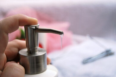 Vorteile und verschiedene Modellvarianten von Seifenspendern im Badezimmer