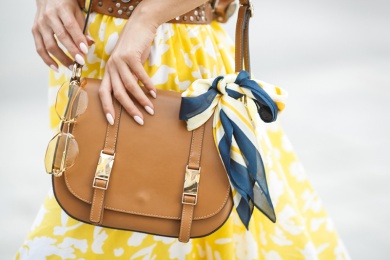 Arten von Umhängetaschen und zu welchen Anlässen sie getragen werden