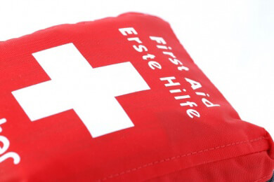 Verwendung und Inhalt eines Verbandkastens im privaten Haushalt