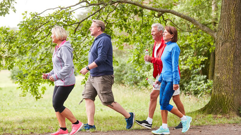 Das Nordic Running gilt als Weiterentwicklung des Nordic Walking und ist im Gegensatz dazu deutlich schneller und anspruchsvoller