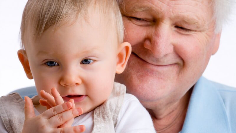 Die Vorteile der Großeltern zur Unterstützung der jungen Familie - wir zeigen, wie man sich auf das Großelternsein vorbereiten kann