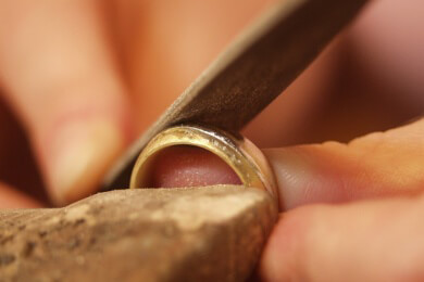 Zwischen Tradition und Moderne: Goldschmied und Schmuckdesigner