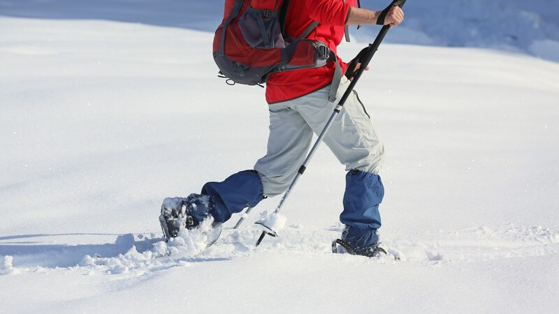 Körperliche Voraussetzungen und benötigte Ausrüstung für das Wandern im Schnee