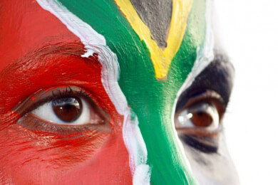 Hier erfahren Sie alles, was Sie über das Gastgeberland, den Spielball, die Stadien und Teilnehmer wissen müssen