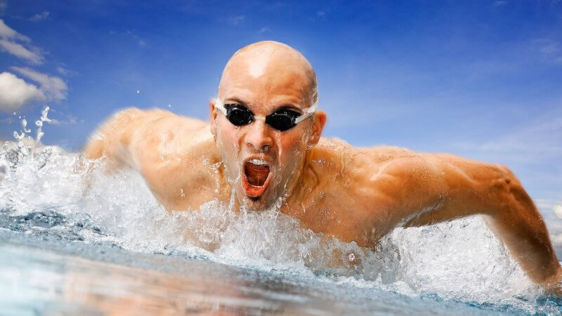 Das Lagenschwimmen kann auf der Kurz- oder Langbahn absolviert werden - Wettkämpfe werden sowohl im Hallen-, als auch im Freibad ausgetragen