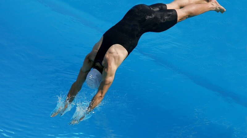 Wer an einem Schwimmwettkampf teilnehmen möchte, muss im DSV als Wettkampfschwimmer registriert sein - ebenso notwendig ist ein Gesundheitscheck