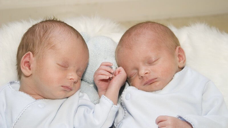Auswirkungen und mögliche Beschwerden und Risiken einer Zwillingsschwangerschaft